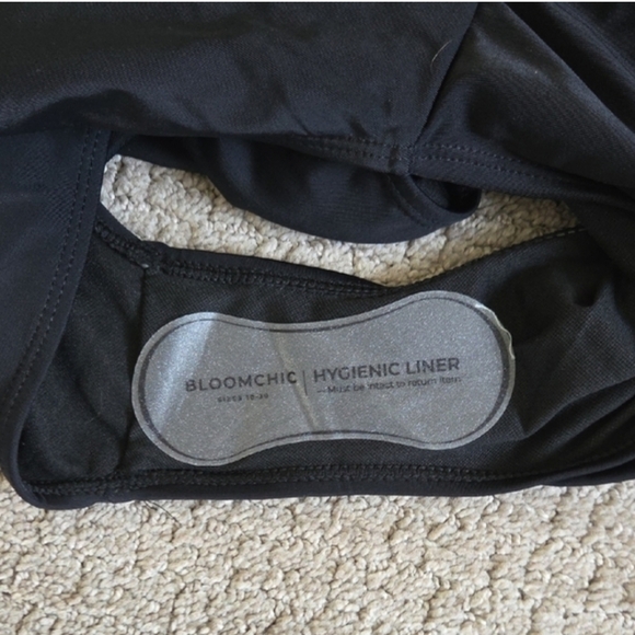 NWT Bloomchic Contrast Twist Front Skinny One Piece Swimsuit - Picture 4 of 7